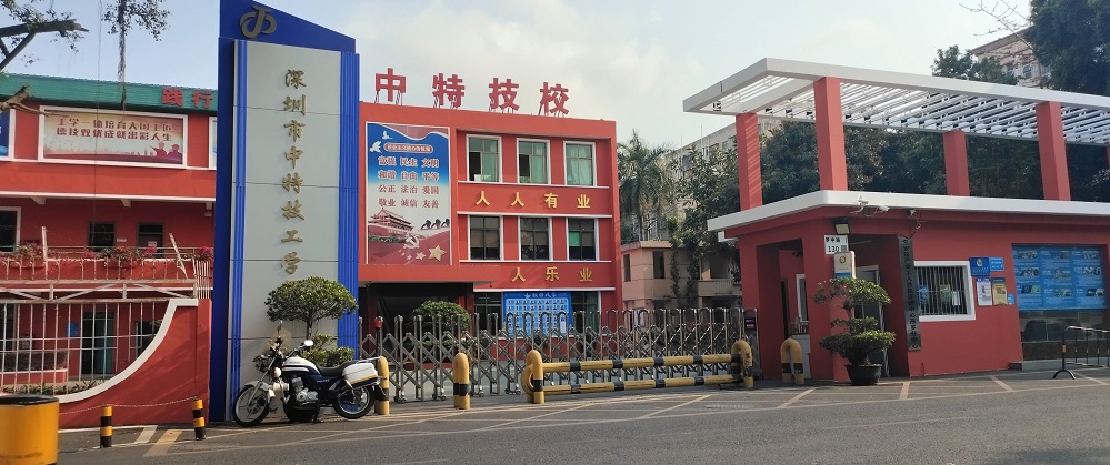 校门.jpg